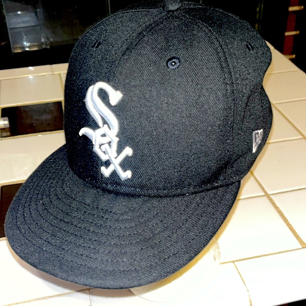 Black white socks, new era, official on field cap 5950